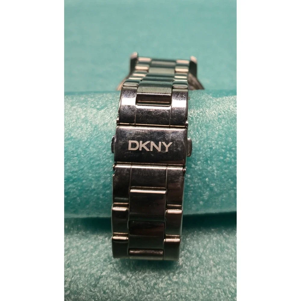 DKNY Womens Silver Tone Stainless Steel Crystal Watch NY8474
